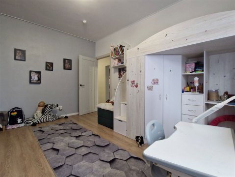 3-к квартира, 11/19 эт., 77м²